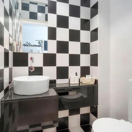Luxury Sea View Retreat With Cinema & Snooker 아파트