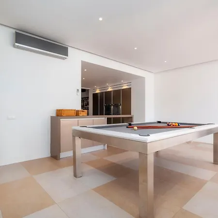 Luxury Sea View Retreat With Cinema & Snooker